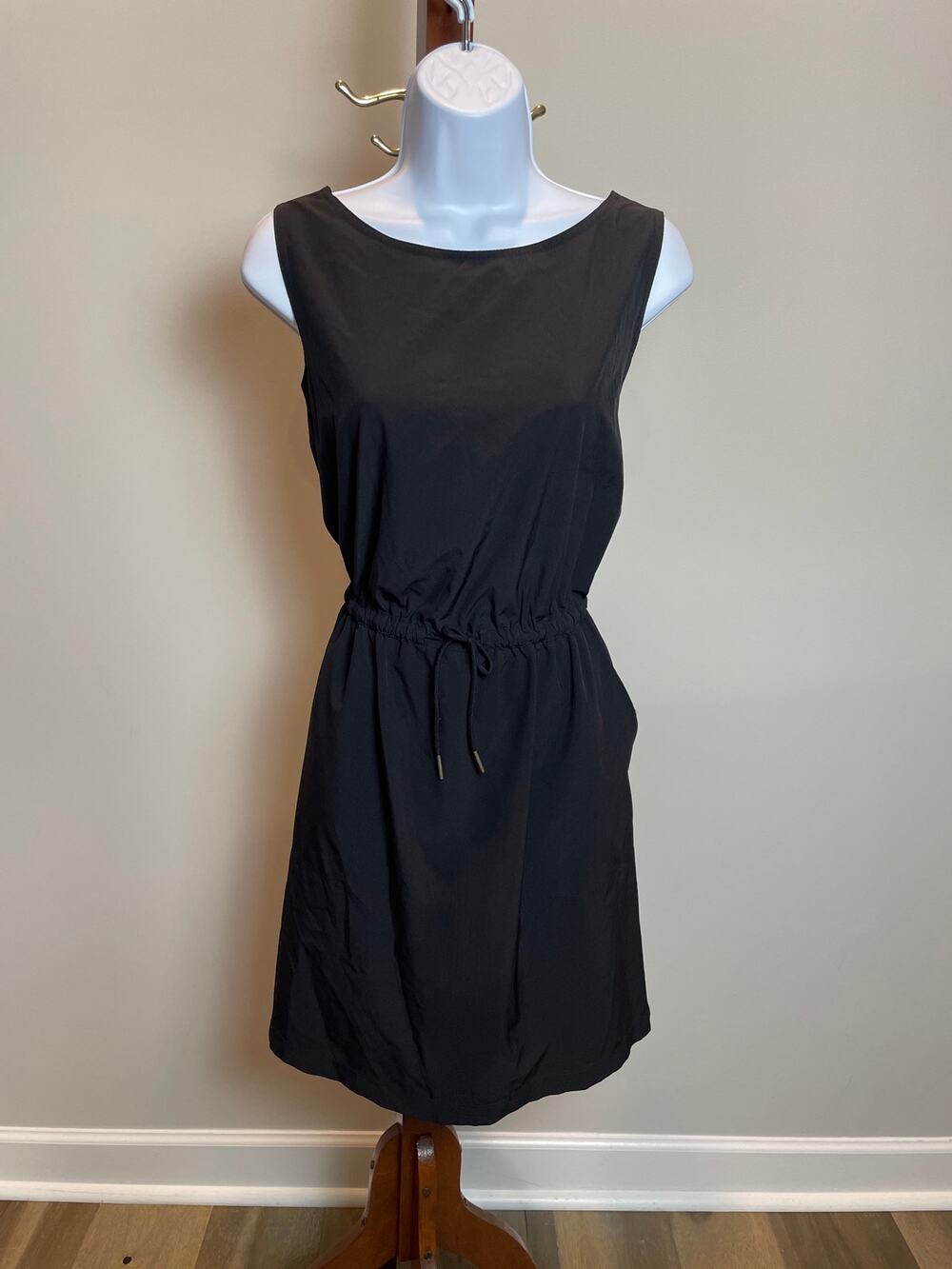 Calvin Klein Performance Dress Size 10 Black Cinched Waist V‑Back Athleisure